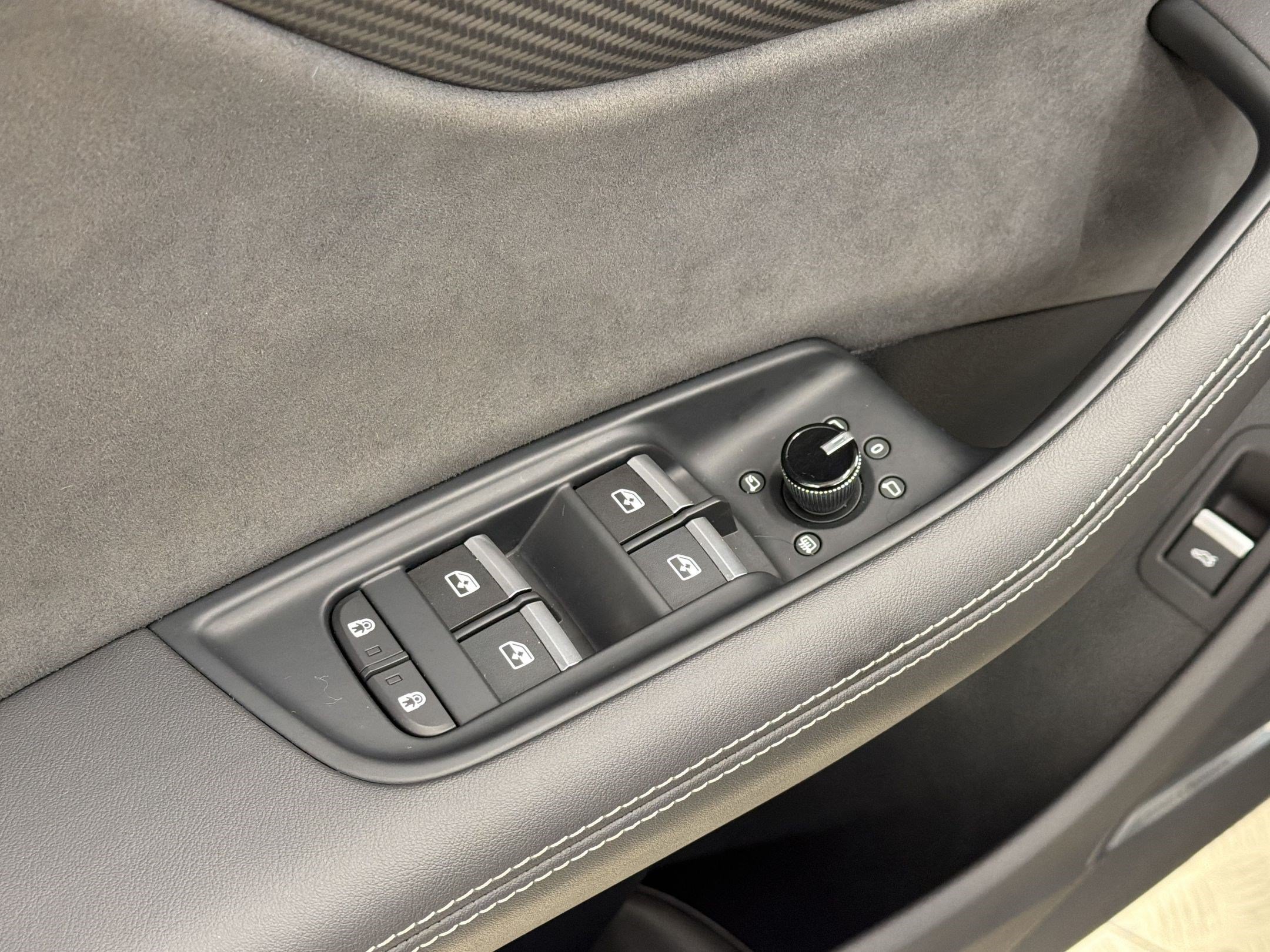 Used 2025 Audi SQ8 Premium Plus AWD/4WD image 25