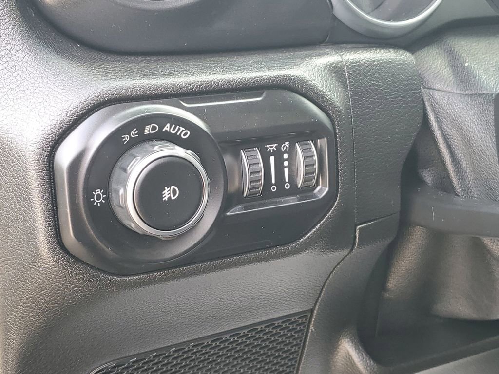 Used 2021 Jeep Wrangler Unlimited Sahara AWD/4WD image 9