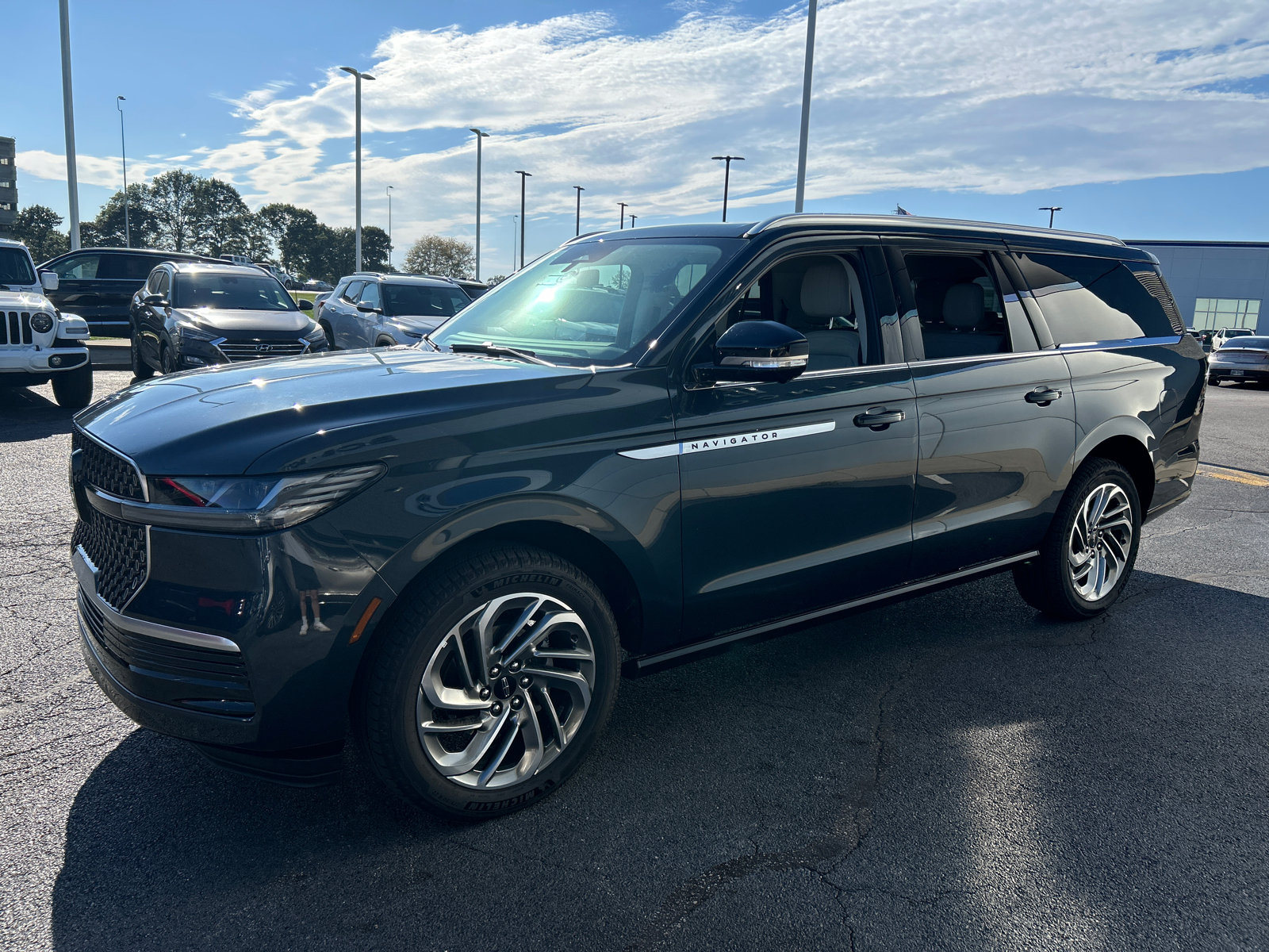 New 2026 Lincoln Navigator L Reserve AWD/4WD image 3