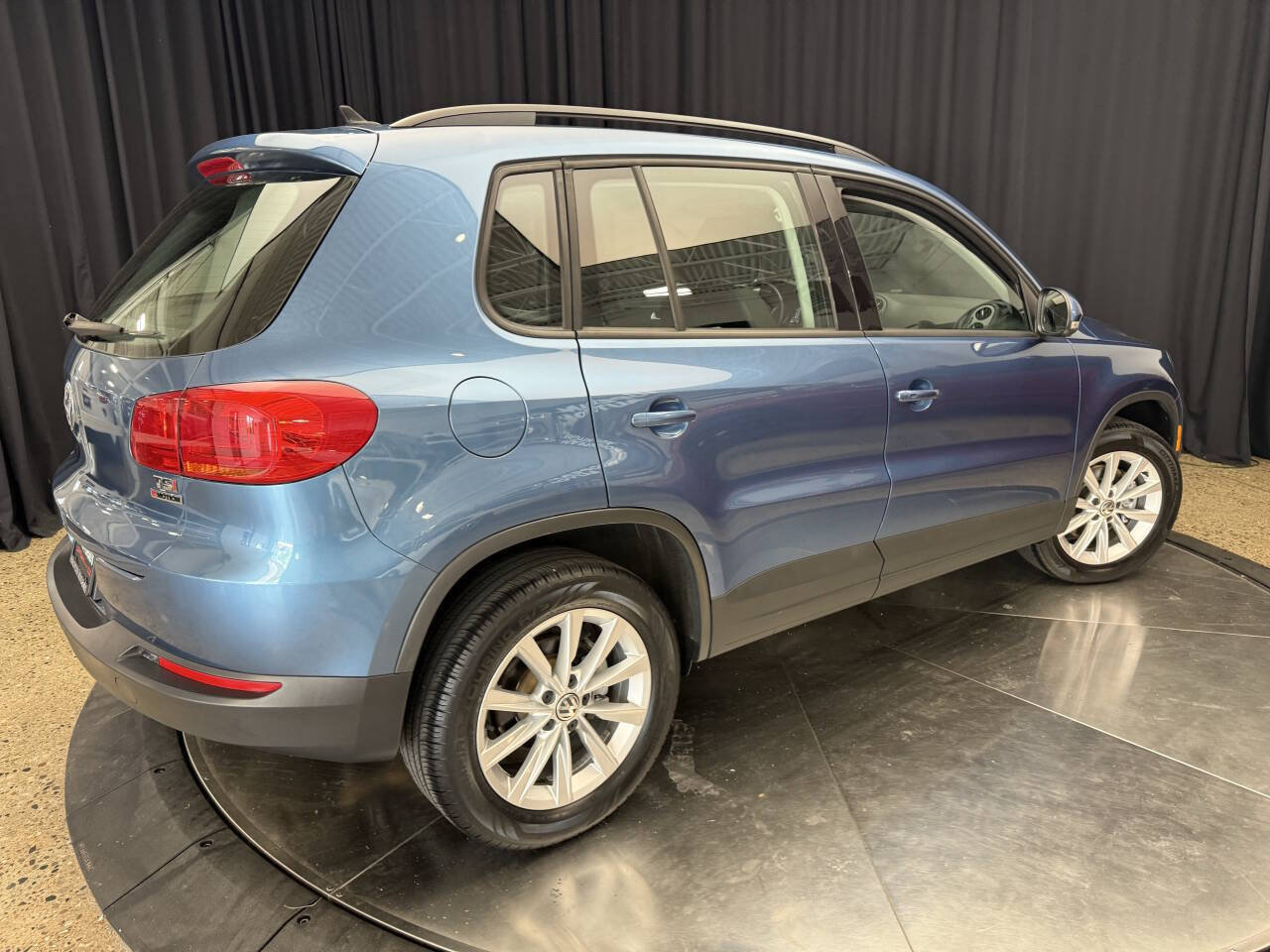 Used 2018 Volkswagen Tiguan Limited w/ Premium Package AWD/4WD image 11