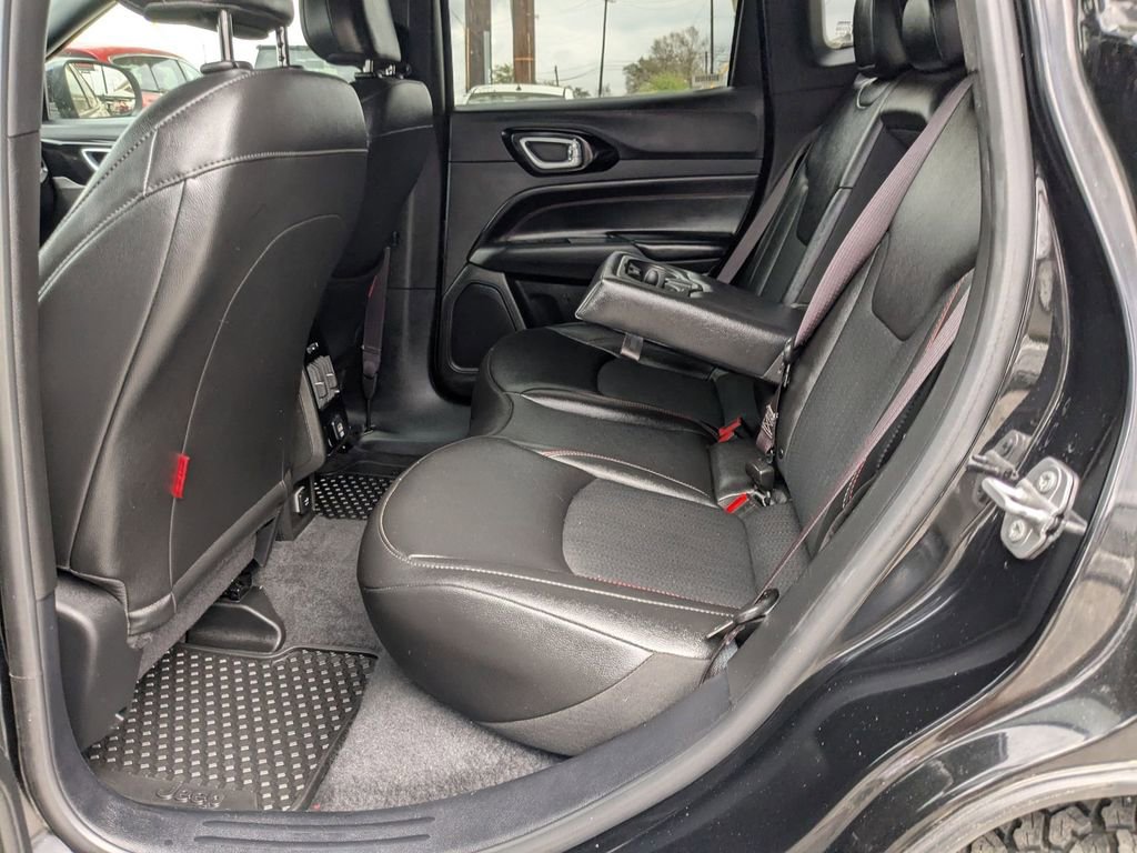 Used 2025 Jeep Compass Trailhawk image 14