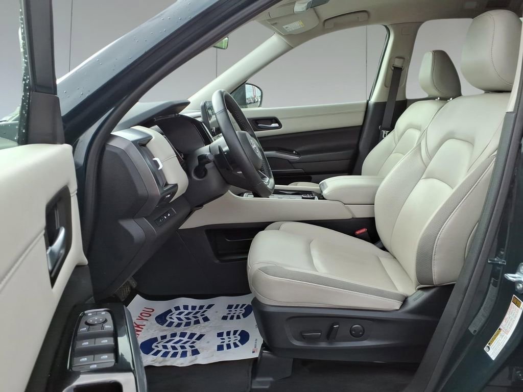 Used 2025 Nissan Pathfinder SL AWD/4WD image 14