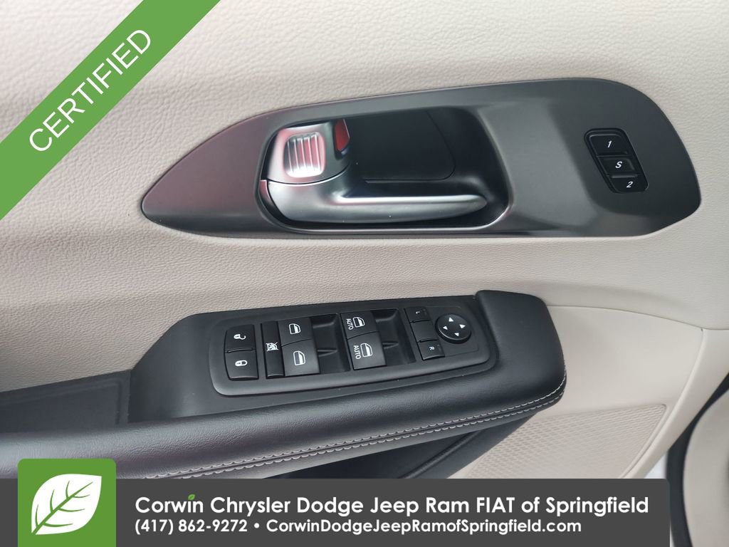 Certified 2023 Chrysler Pacifica Touring-L image 21