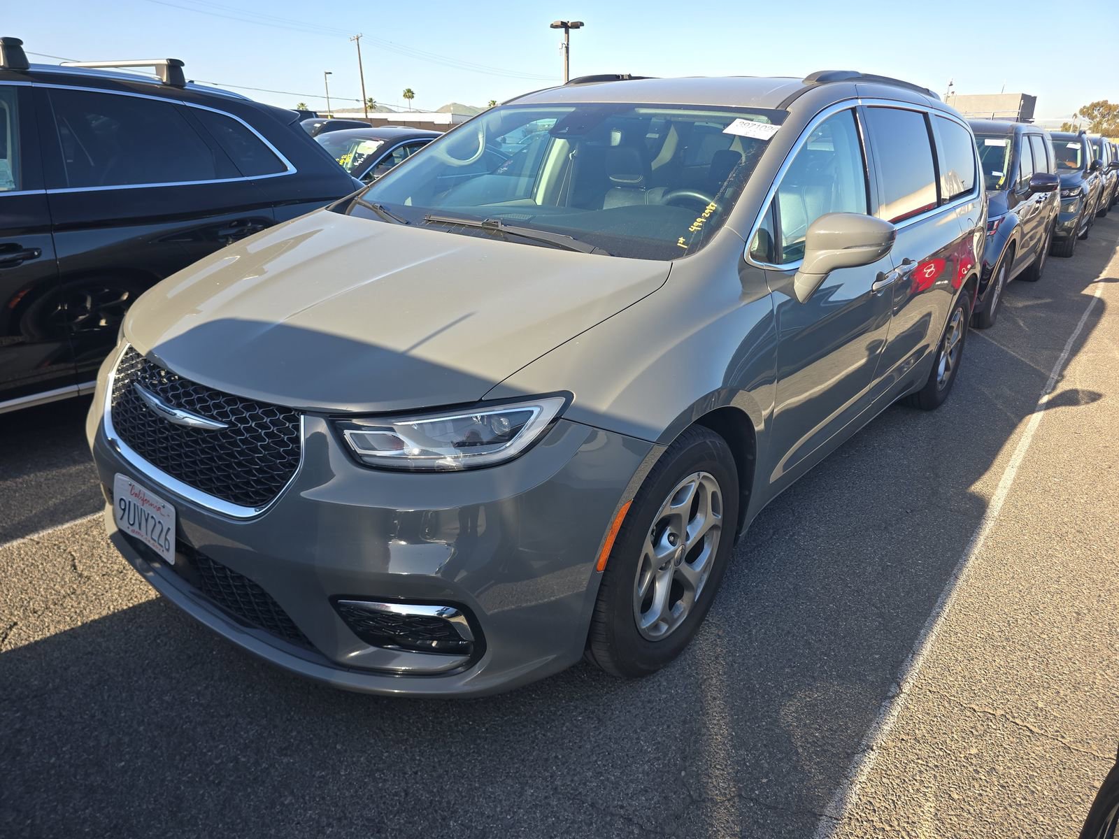Used 2022 Chrysler Pacifica Touring-L image 1