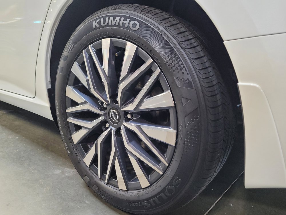 Used 2025 Nissan Altima 2.5 SV FWD image 31