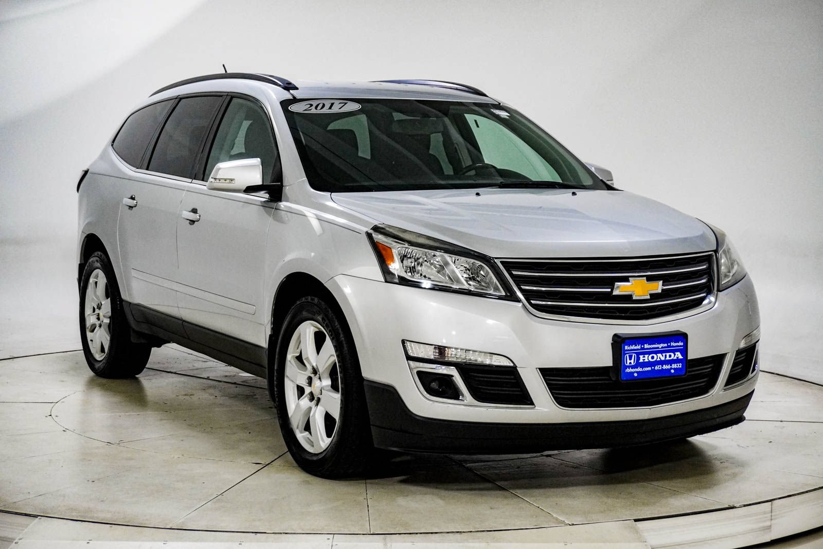 Used 2017 Chevrolet Traverse LT w/ Style and Technology Package AWD/4WD image 13