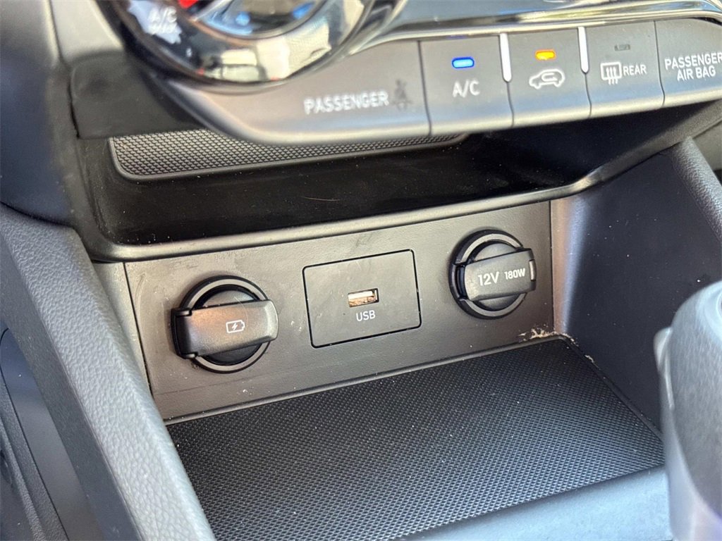 Used 2023 Hyundai Kona SE image 25