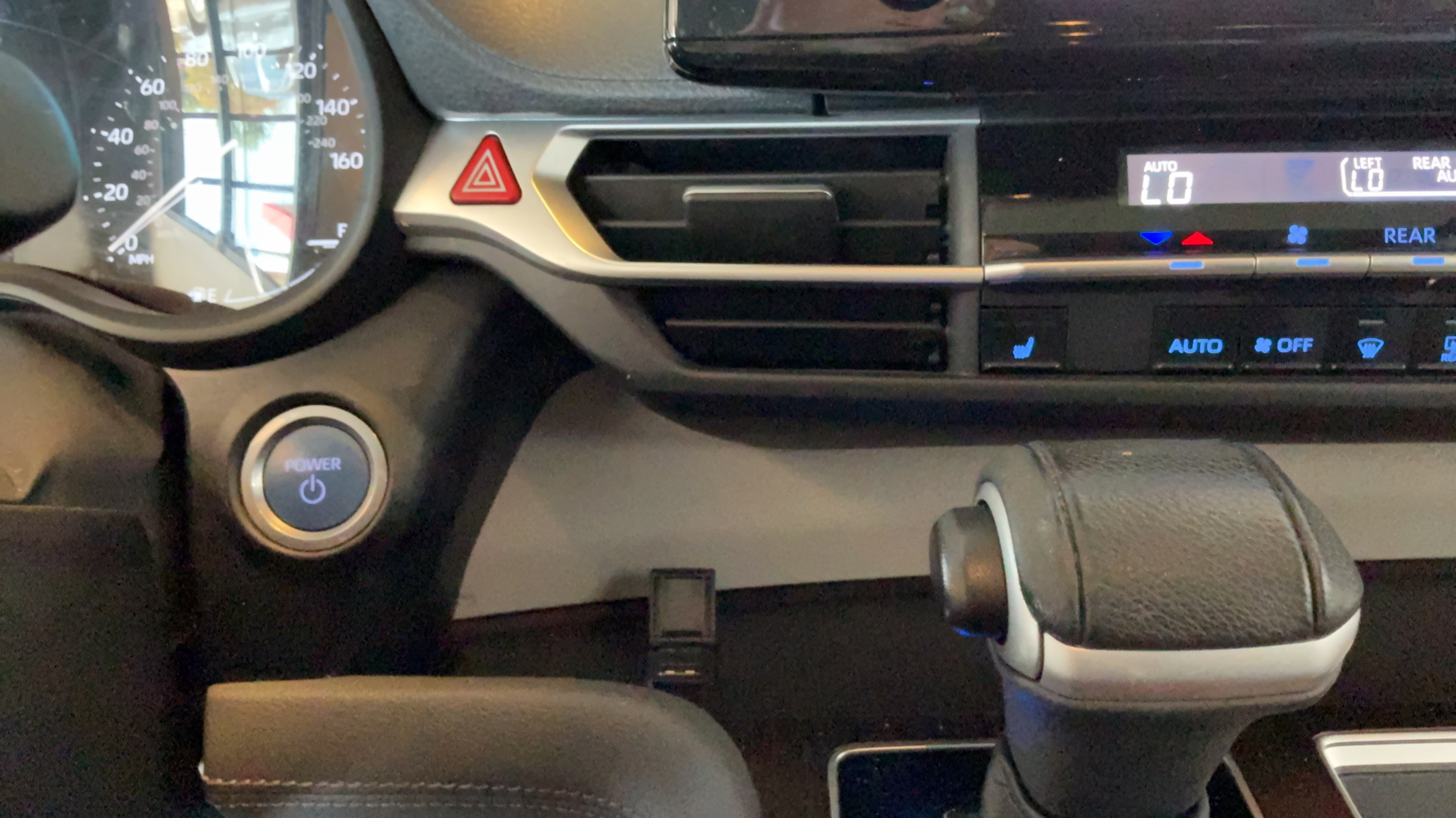 Used 2021 Toyota Sienna XLE FWD image 17