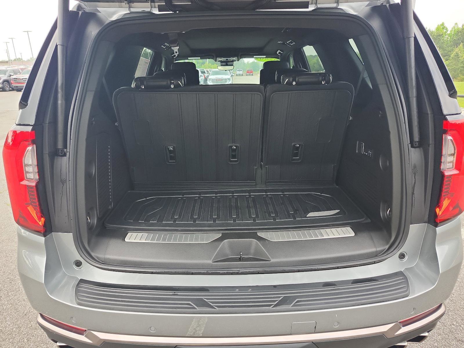 Used 2025 GMC Yukon AT4 Ultimate w/ LPO, Floor Liner Package AWD/4WD image 12