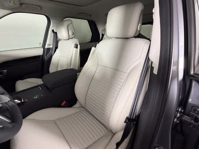 New 2026 Land Rover Discovery S AWD/4WD image 6