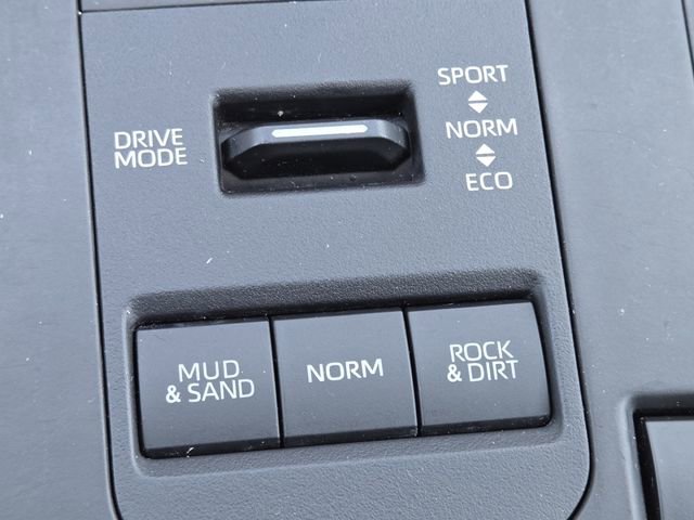 Used 2022 Toyota Highlander XLE AWD/4WD image 9
