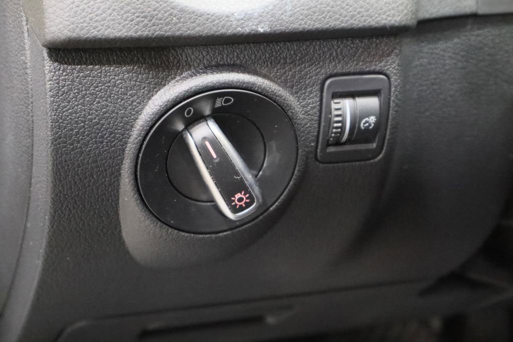 Used 2015 Volkswagen Tiguan S image 22