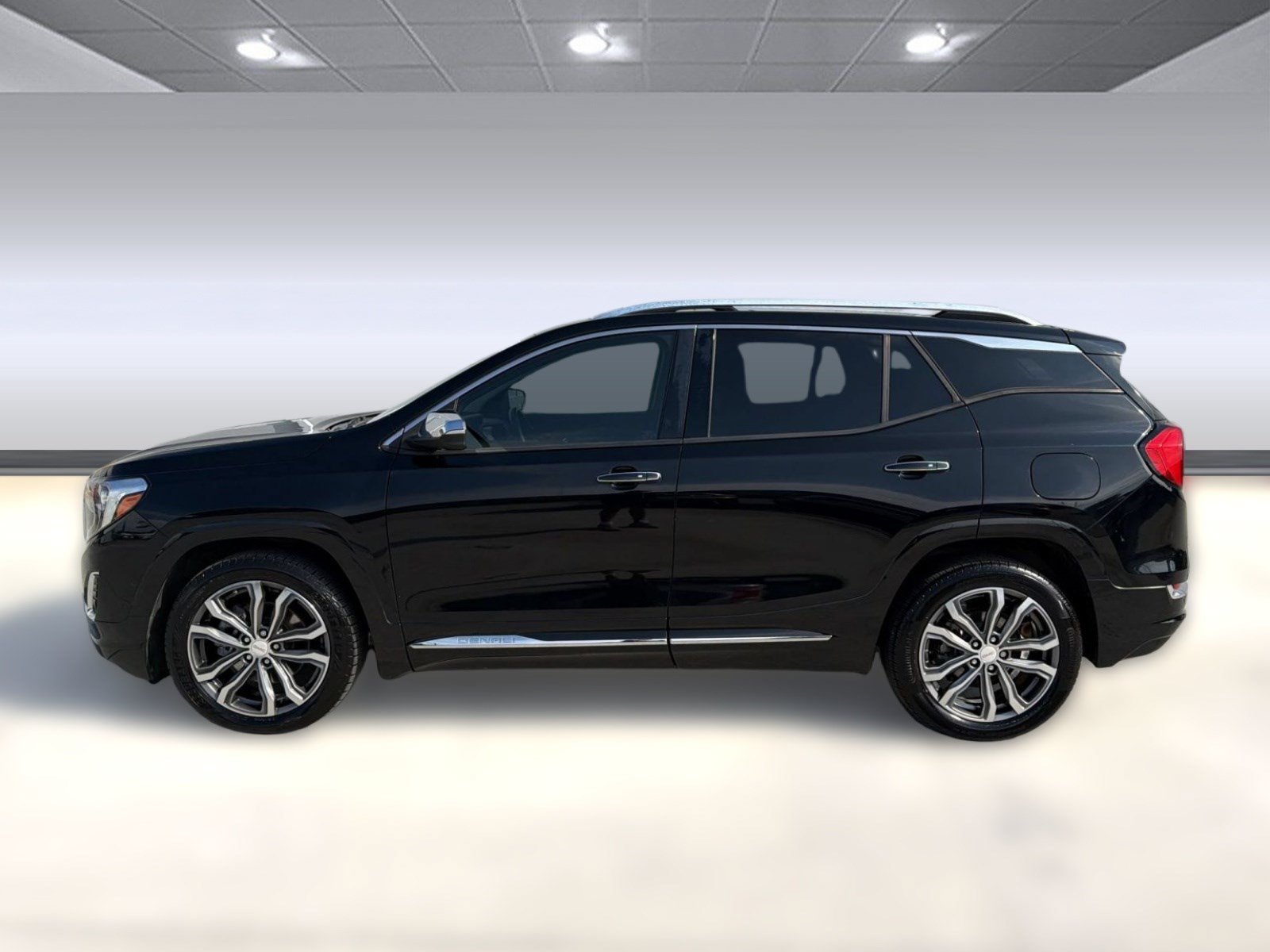 Used 2019 GMC Terrain Denali w/ Advanced Safety Package FWD image 2