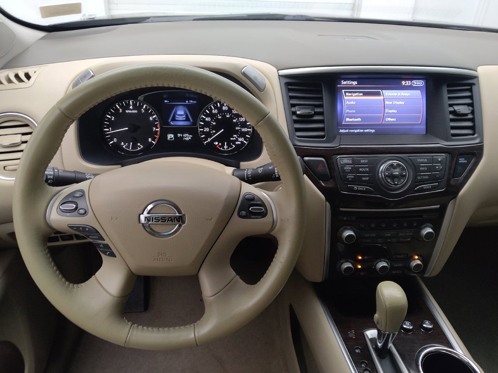 Used 2015 Nissan Pathfinder Platinum w/ Family Entertainment Package FWD image 22
