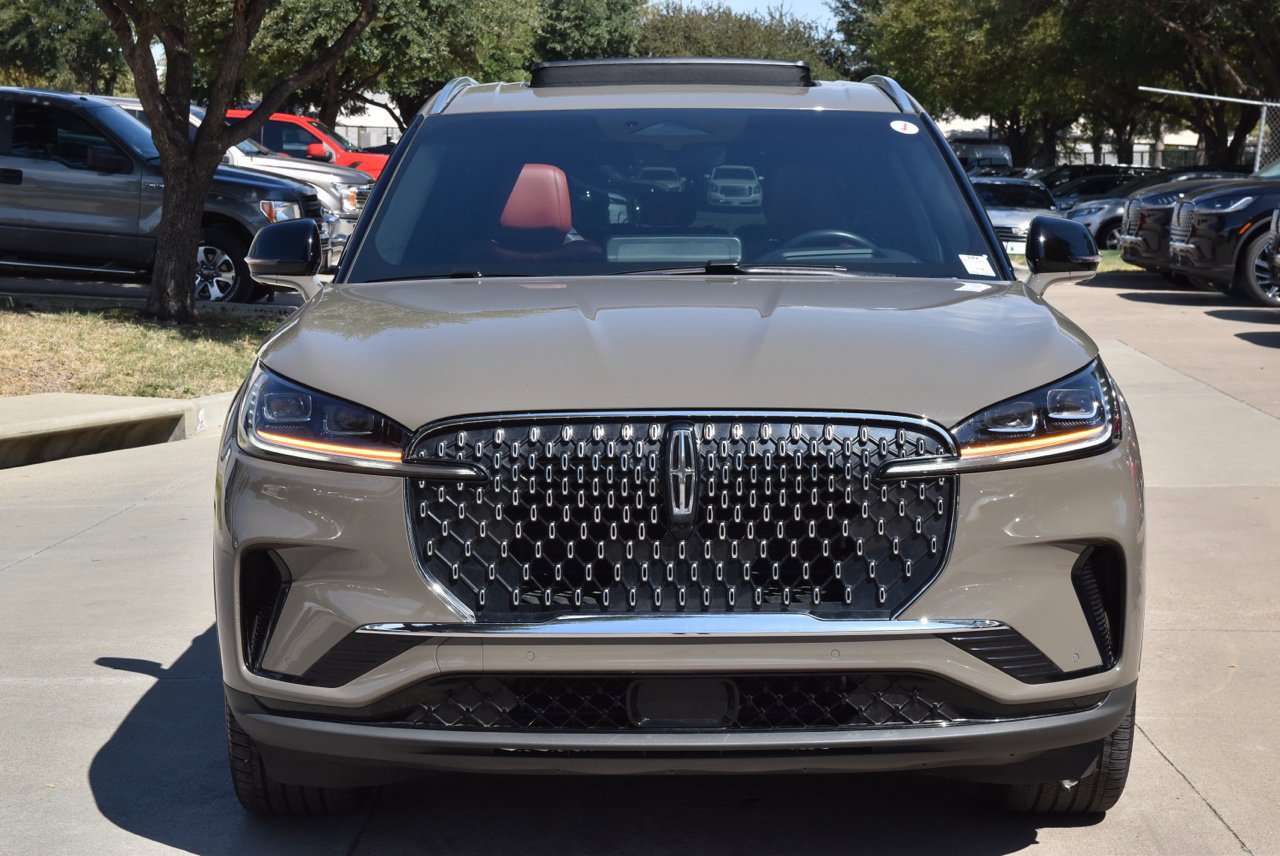 Certified 2025 Lincoln Aviator Reserve w/ Equipment Group 201A AWD/4WD image 3