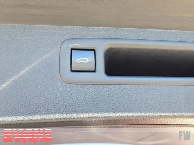 Used 2020 Toyota Highlander XLE image 32