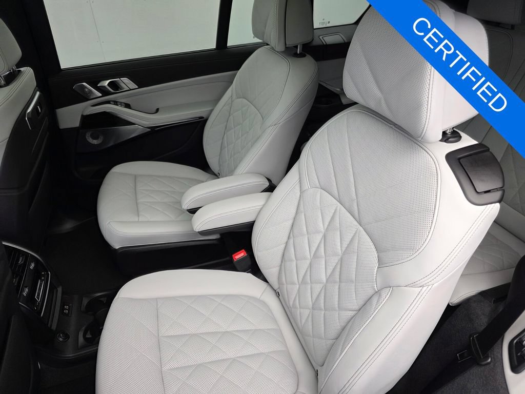 Used 2027 BMW X7 xDrive40i w/ Executive Package AWD/4WD image 16