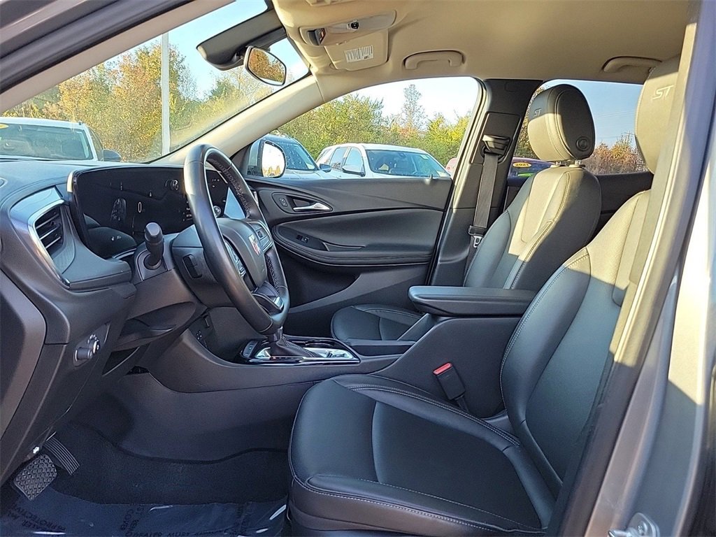 Used 2024 Buick Encore GX Sport Touring image 15