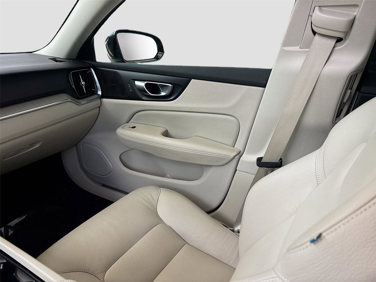 Used 2025 Volvo V60 B5 Cross Country Plus AWD/4WD image 25