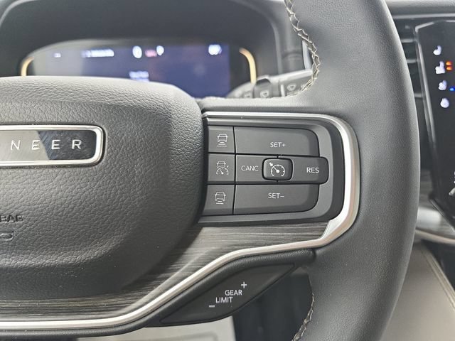 Used 2024 Jeep Wagoneer L Series II w/ Flexible Seating Group AWD/4WD image 18