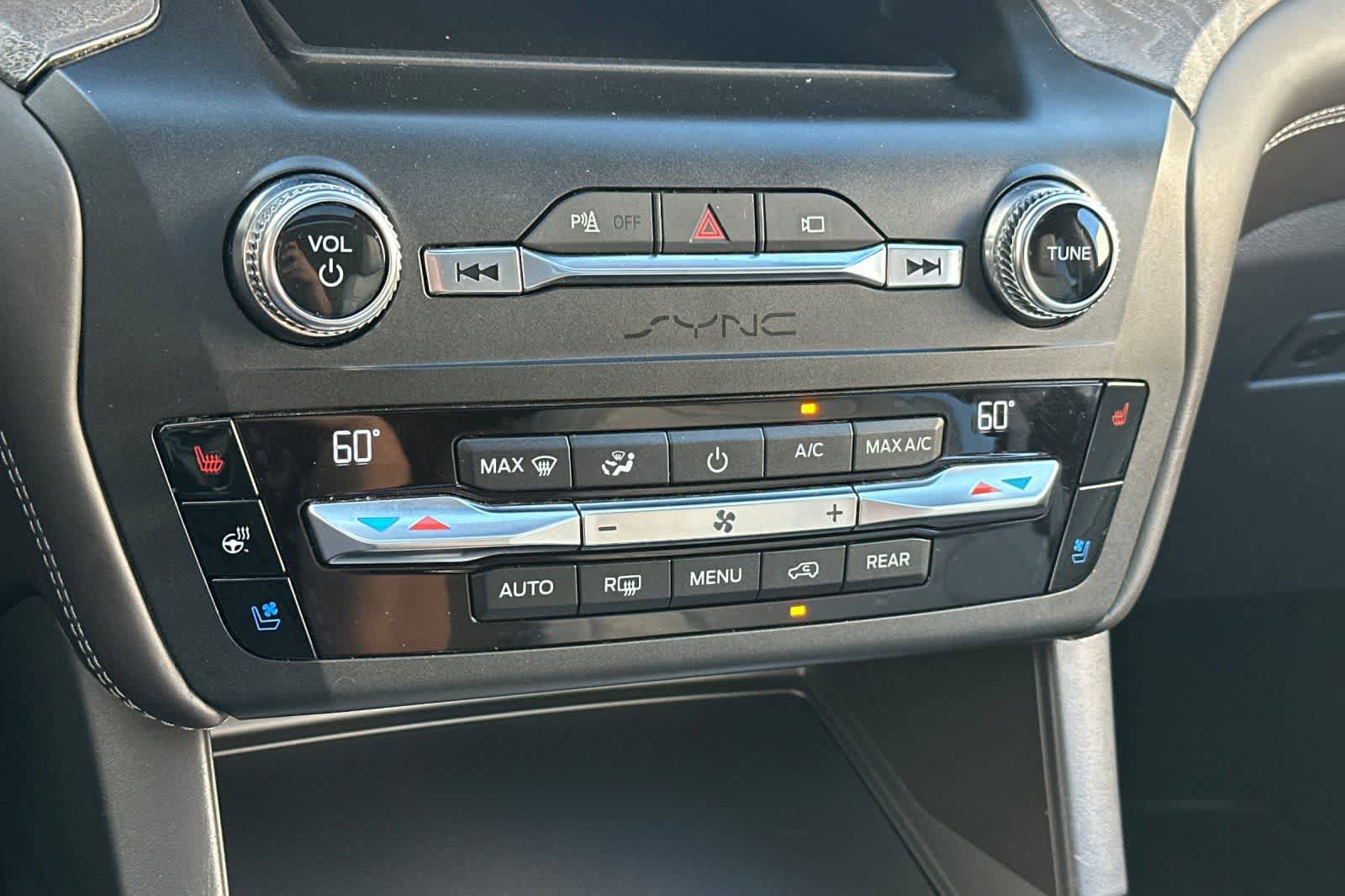 Used 2020 Ford Explorer Platinum AWD/4WD image 24