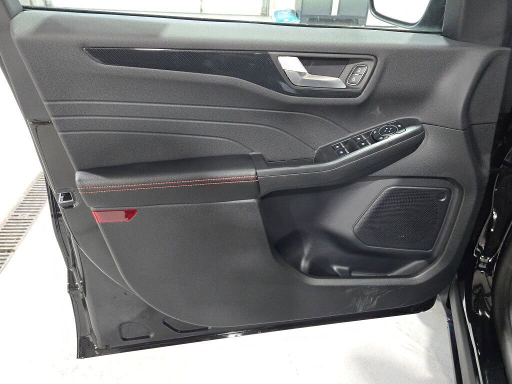 New 2025 Ford Escape ST-Line w/ Tech Pack #1 image 17