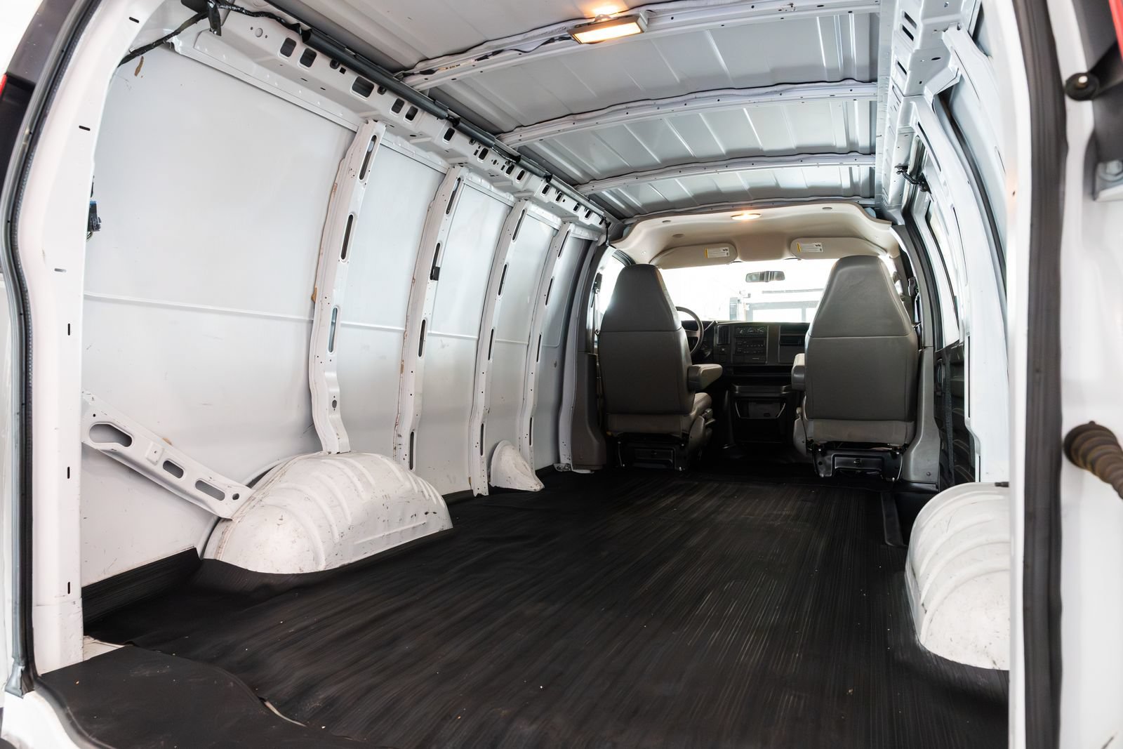 Used 2006 GMC Savana 1500 RWD image 9