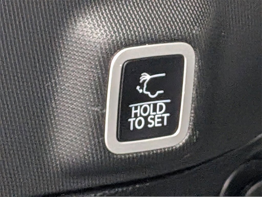 Used 2023 Jeep Grand Cherokee Altitude image 14