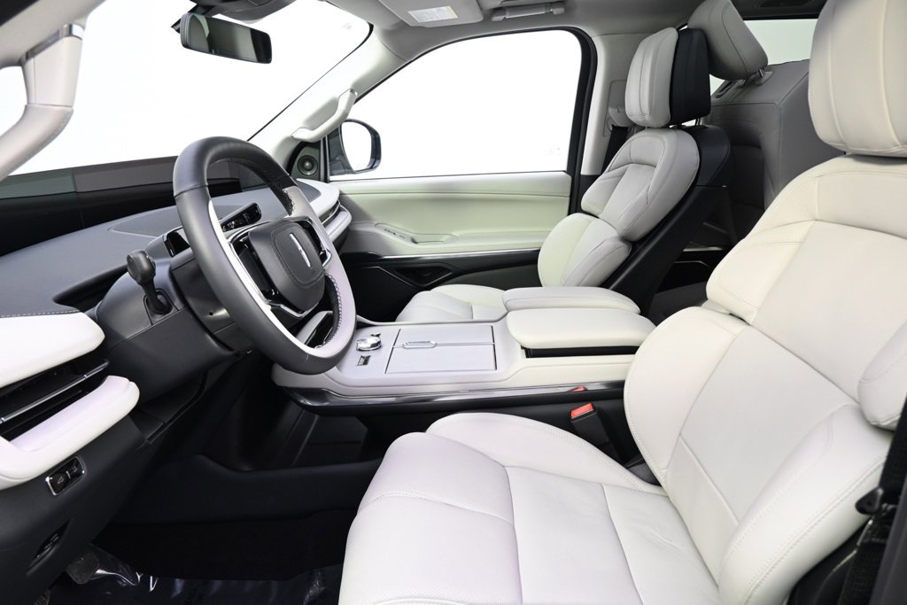 New 2025 Lincoln Navigator Reserve image 13