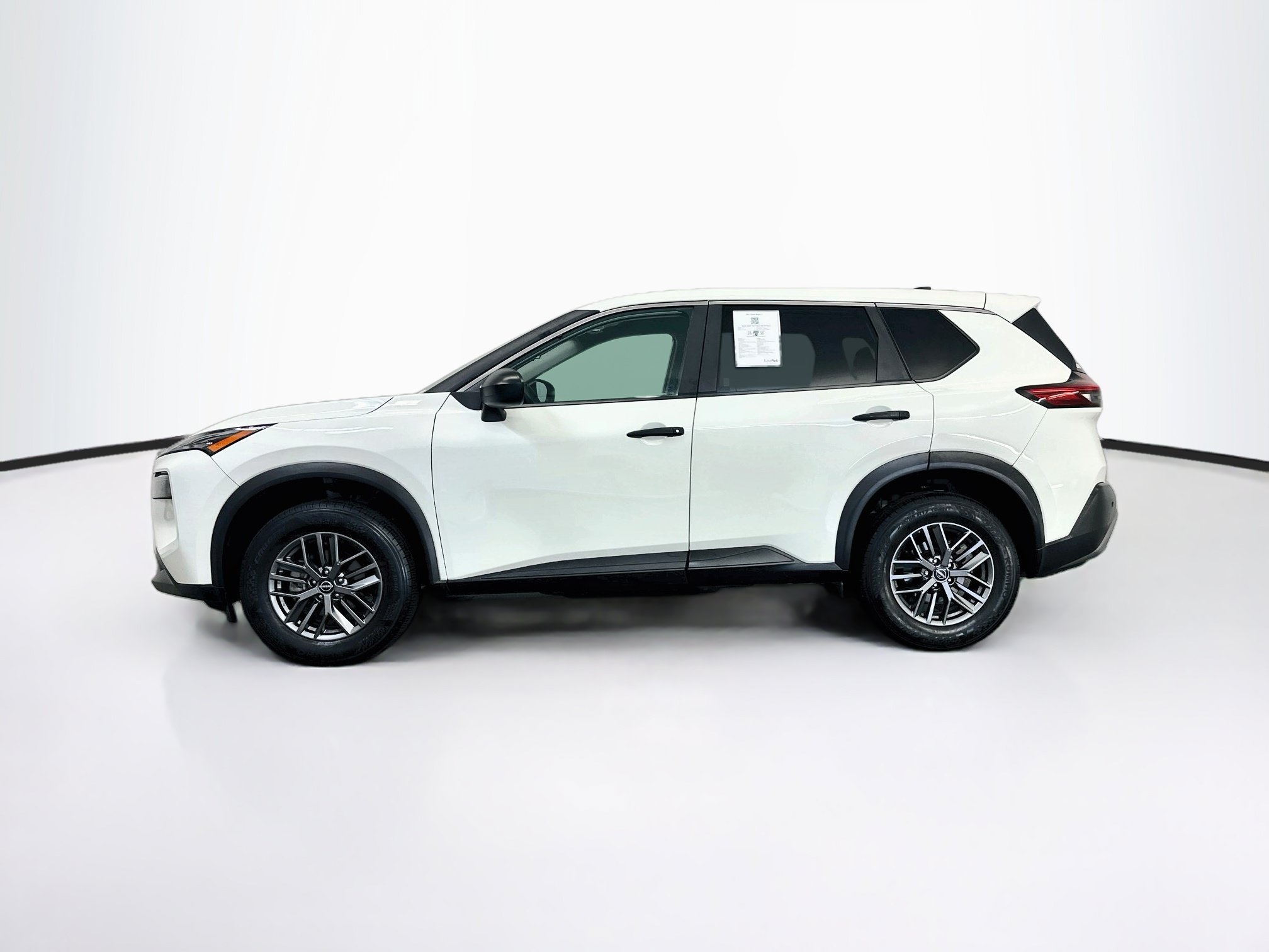 Used 2023 Nissan Rogue S AWD/4WD image 4