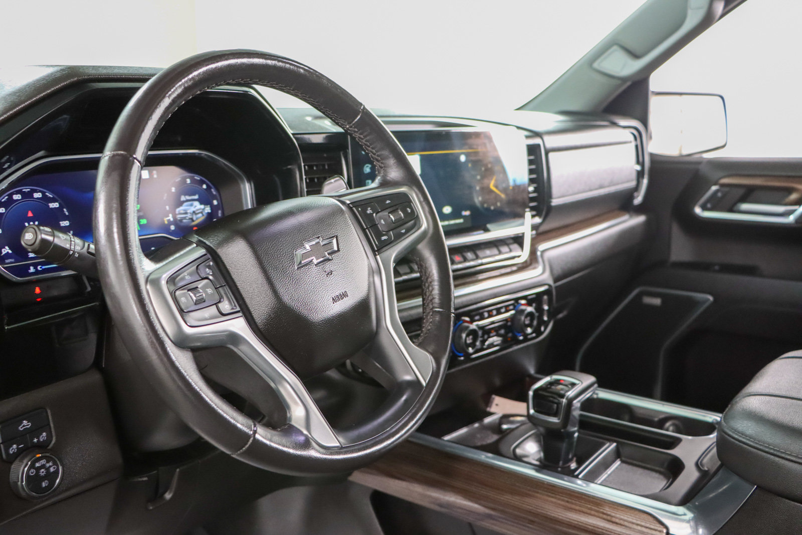 Used 2023 Chevrolet Silverado 1500 RST w/ Redline Edition AWD/4WD image 27