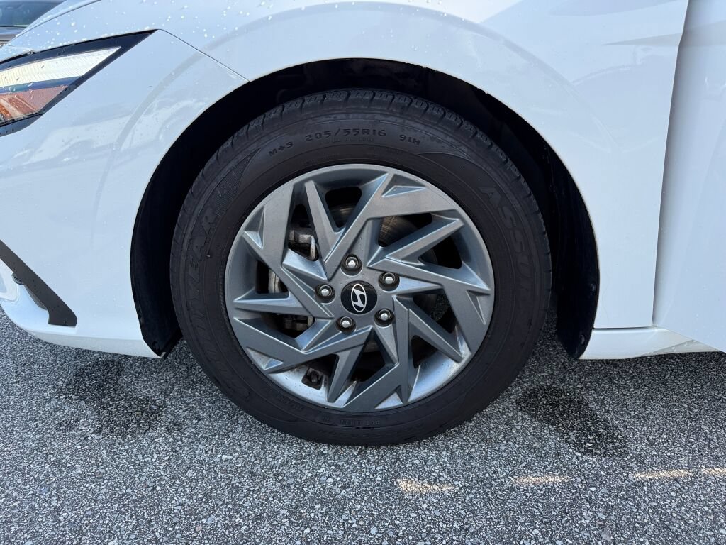 Used 2024 Hyundai Elantra SEL FWD image 32