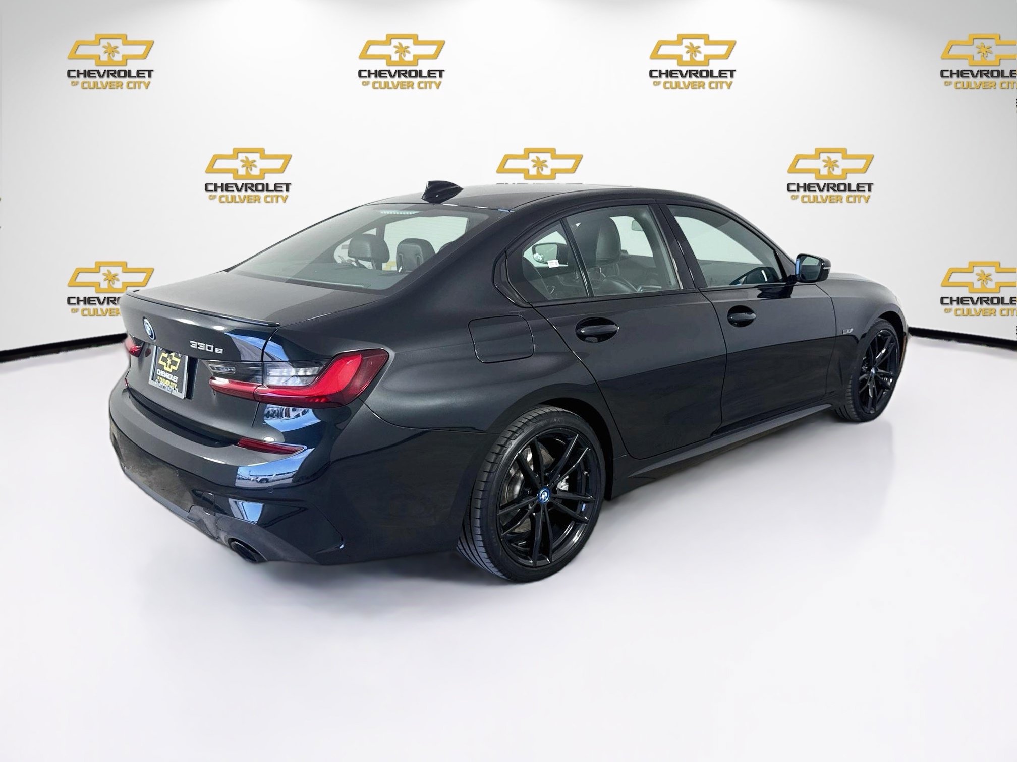 Used 2022 BMW 330e w/ M Sport Package RWD image 8