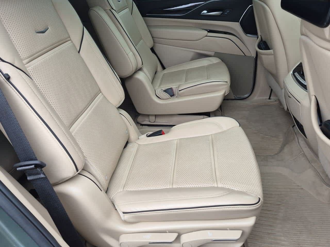 Used 2024 Cadillac Escalade Premium Luxury w/ LPO, Floor Liner Package AWD/4WD image 21