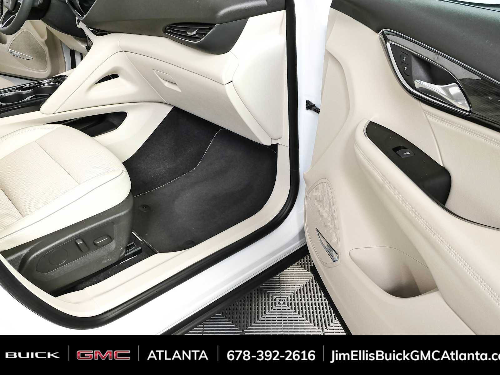 Certified 2022 Buick Envision Essence w/ Technology Package I FWD image 26