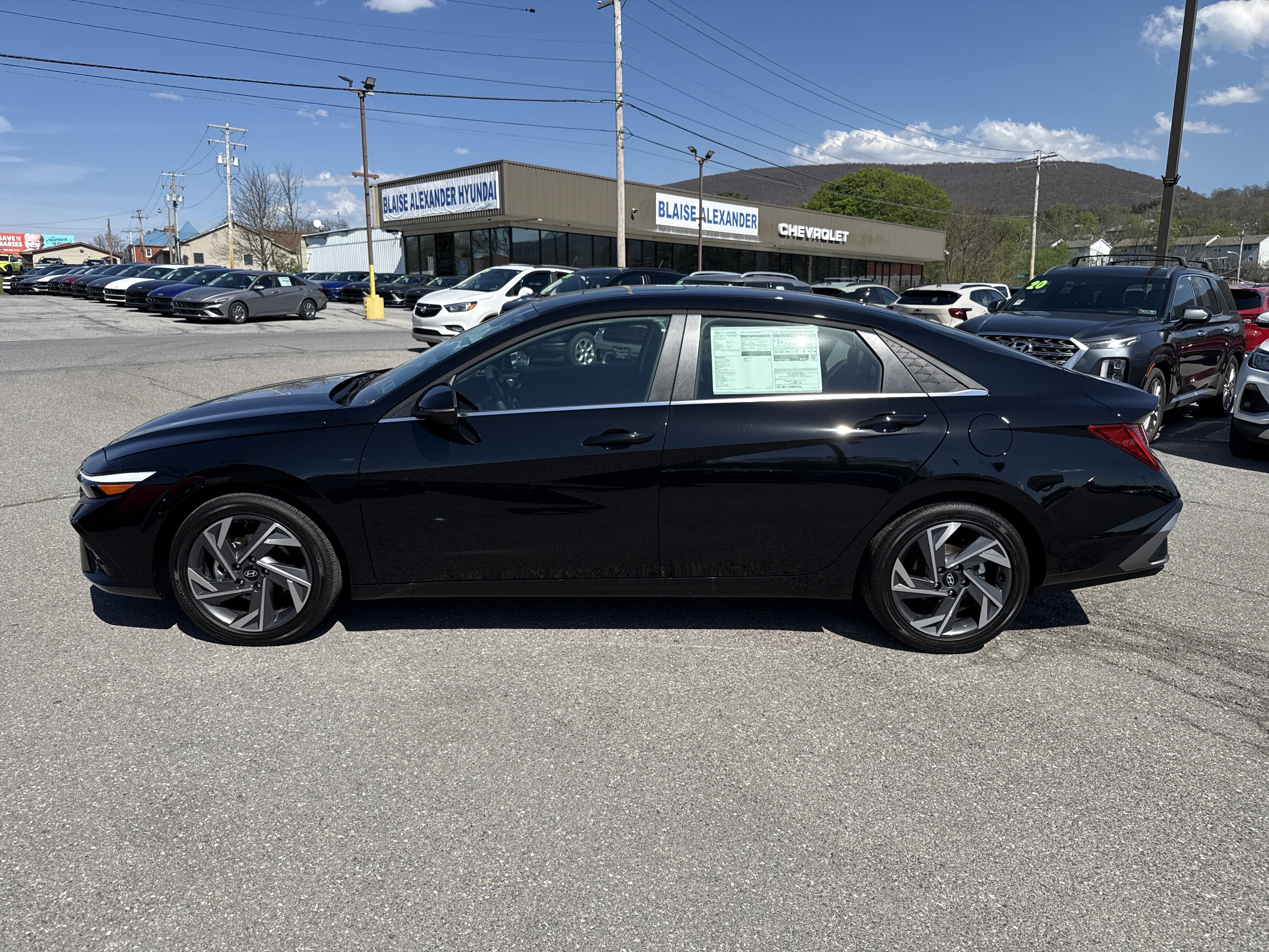 New 2026 Hyundai Elantra Limited FWD image 5