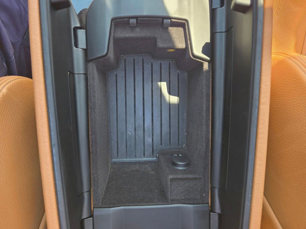 Used 2019 BMW 530e w/ M Sport Package image 39