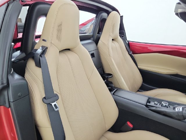 Used 2020 MAZDA MX-5 Miata RF Grand Touring RWD image 12
