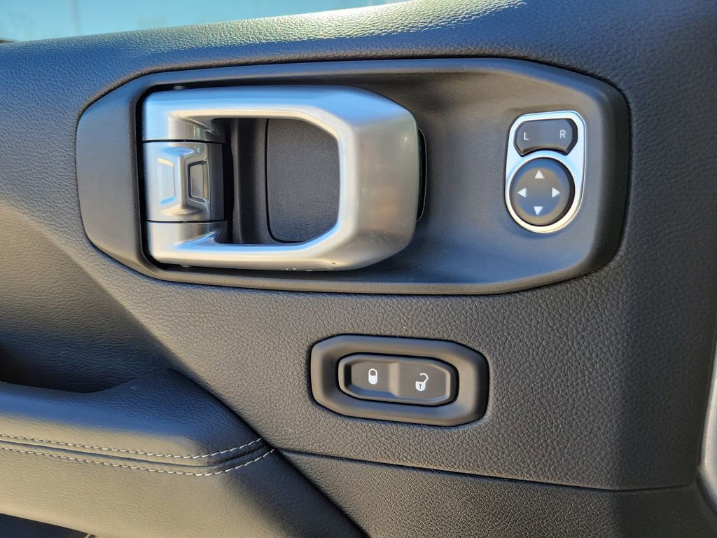 Used 2019 Jeep Wrangler Unlimited Sahara image 25