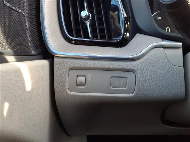 Used 2020 Volvo XC60 T5 Inscription image 16