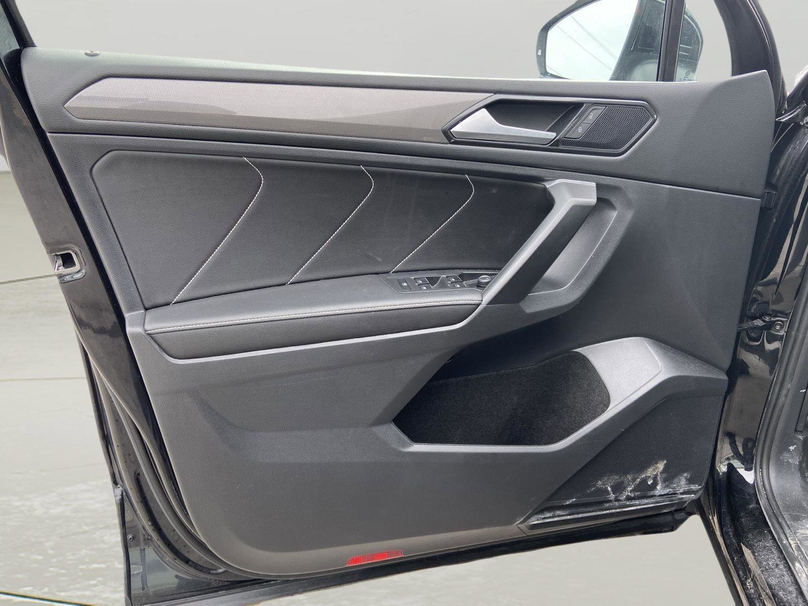 Used 2023 Volkswagen Tiguan SE image 21