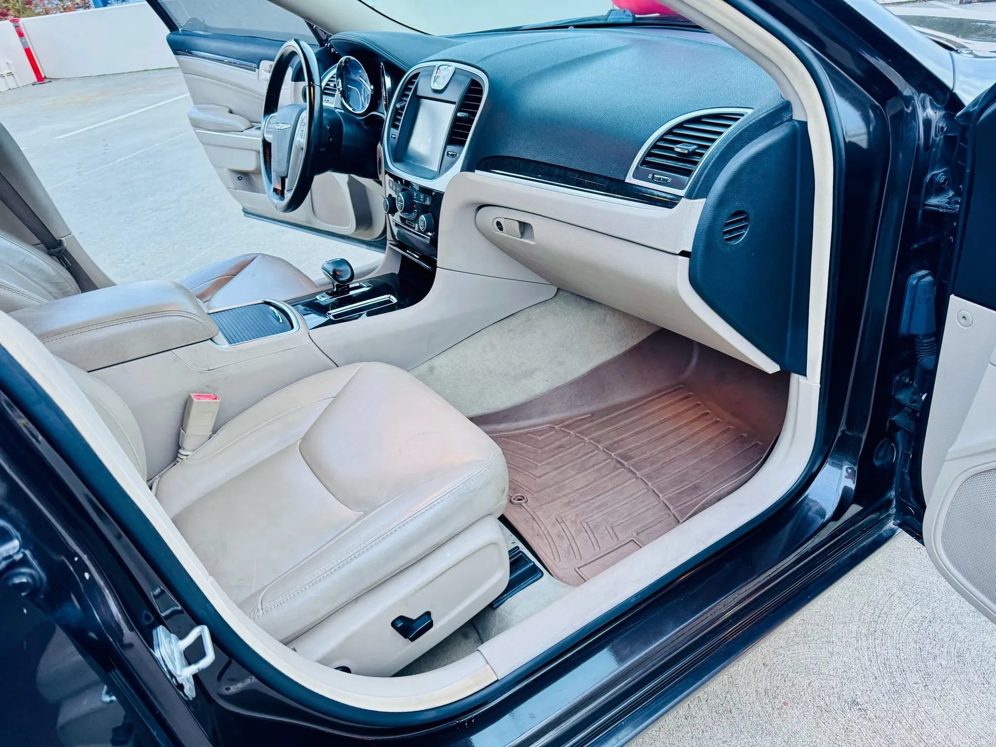 Used 2012 Chrysler 300 Limited RWD image 20