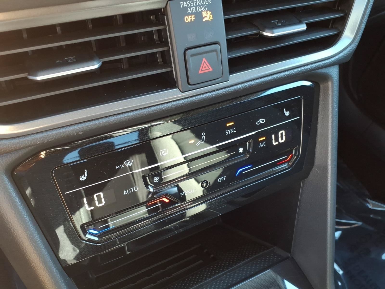 New 2026 Volkswagen Taos SE FWD image 16