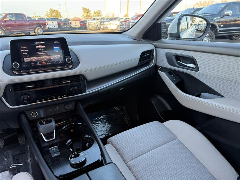 Used 2023 Nissan Rogue SV image 23