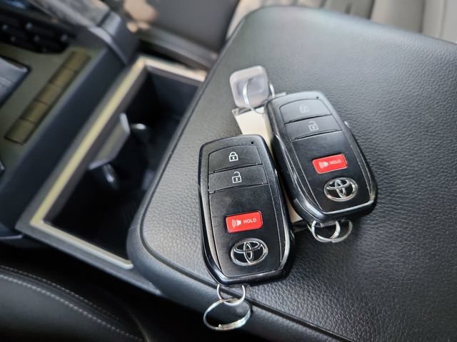 Used 2025 Toyota Tacoma TRD Sport AWD/4WD image 48