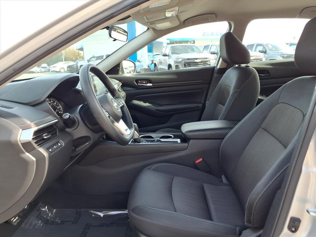 Used 2024 Nissan Altima 2.5 SV image 11