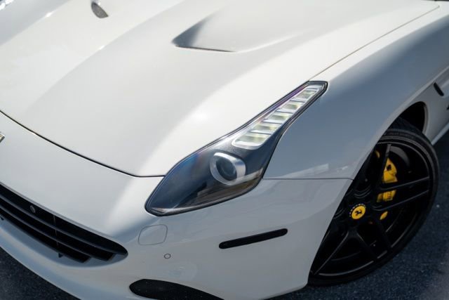 Used 2016 Ferrari California T RWD image 4