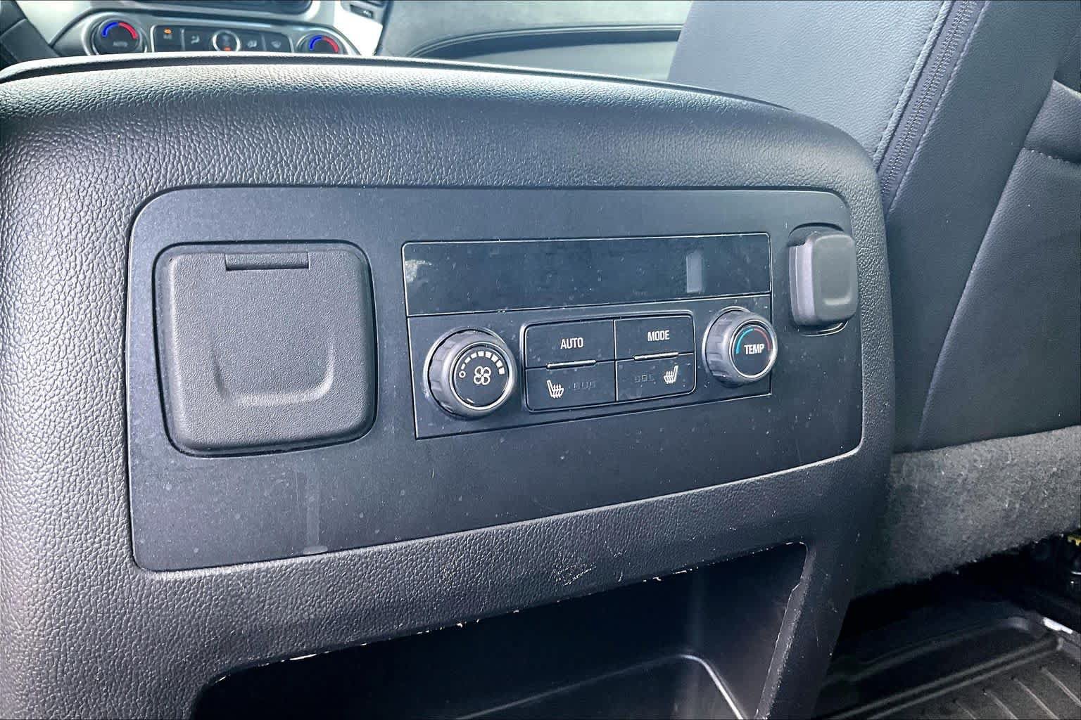 Used 2019 Chevrolet Tahoe LT w/ Luxury Package RWD image 29