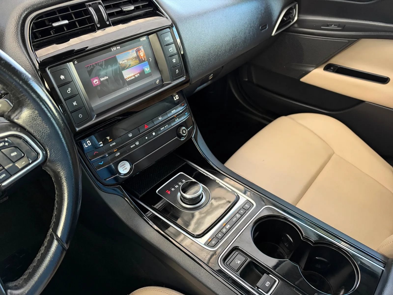 Used 2017 Jaguar XE RWD image 31