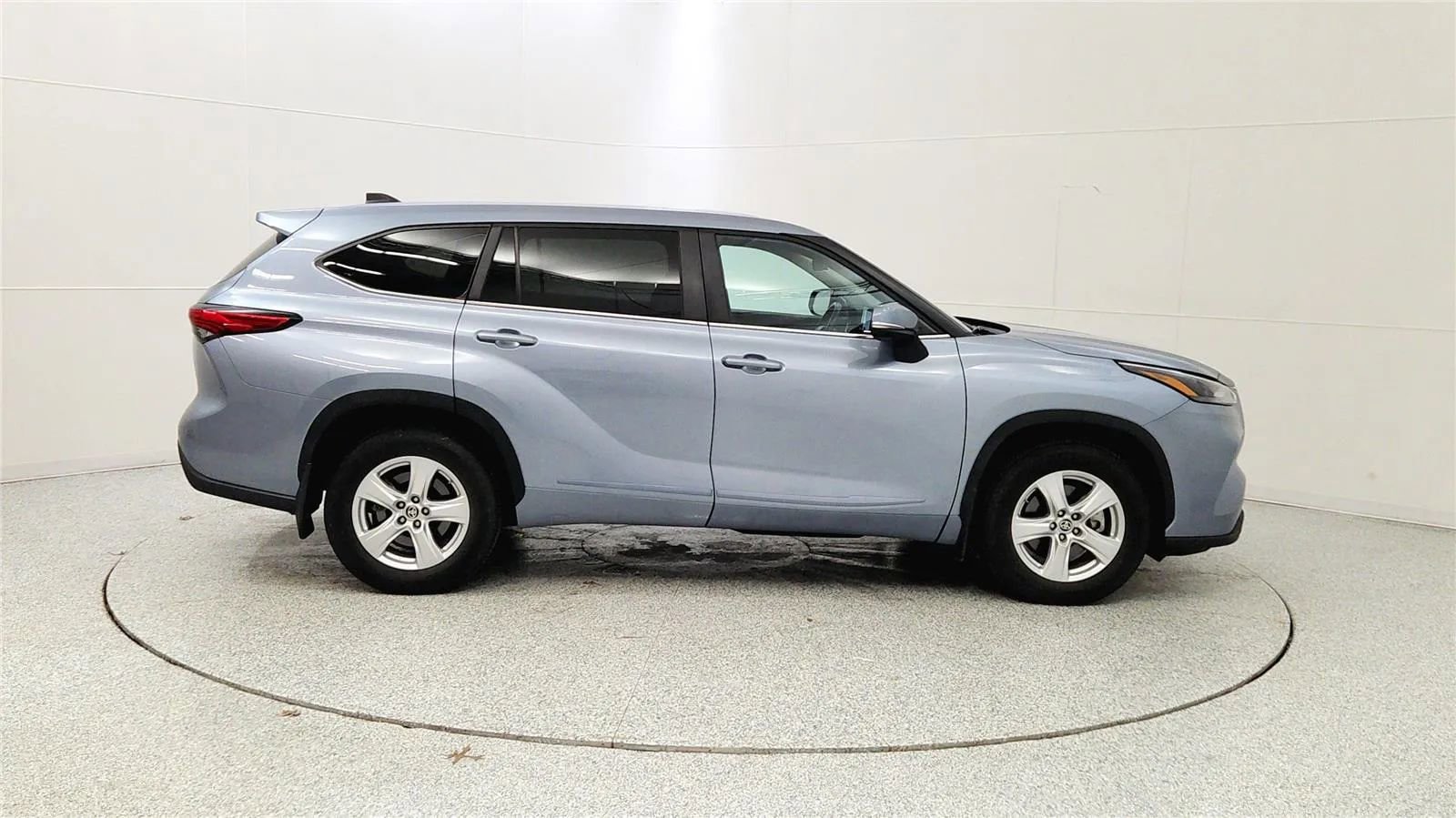 Used 2023 Toyota Highlander LE image 8